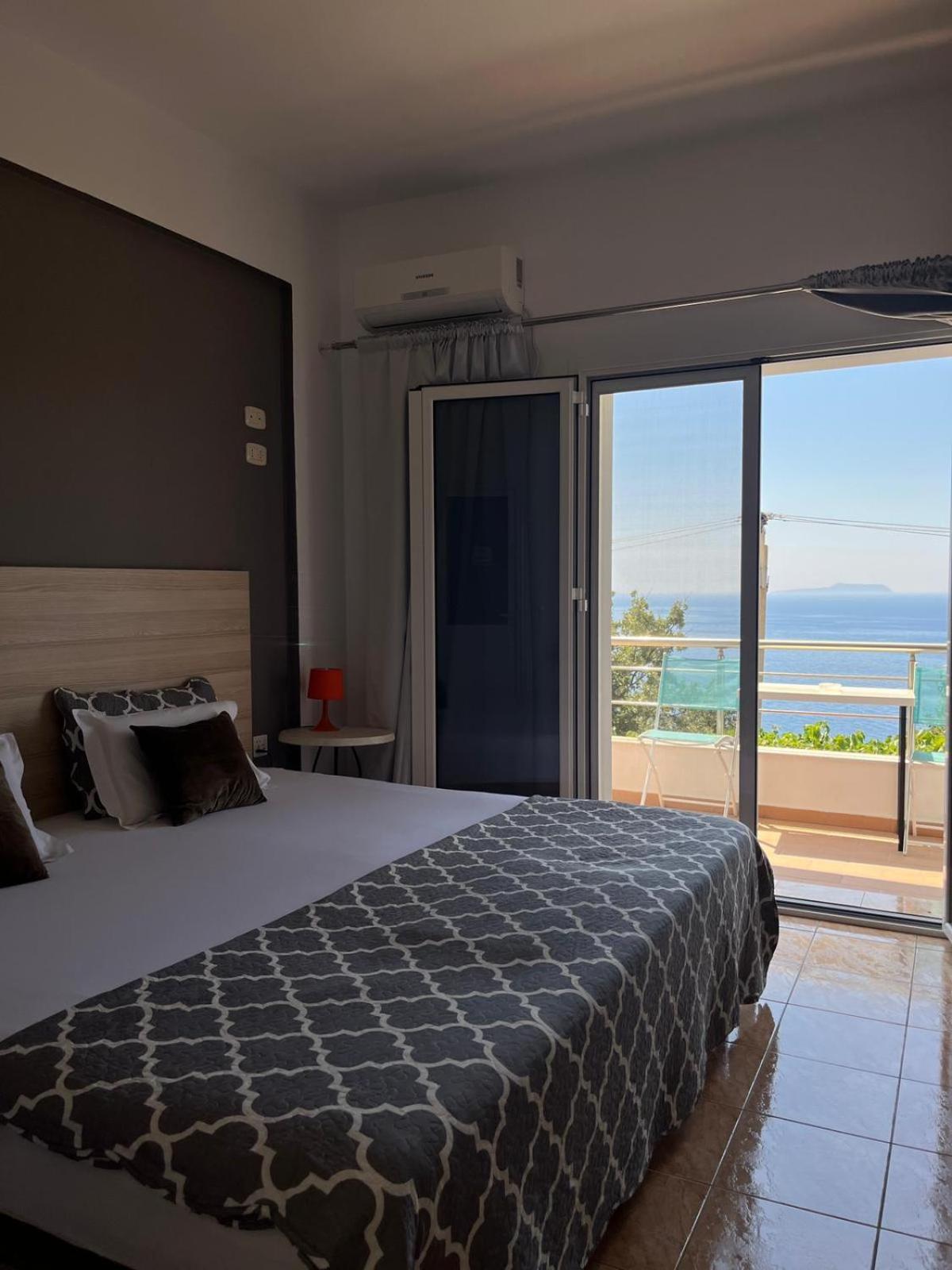 Salt Life Hotel Dhërmi Eksteriør billede