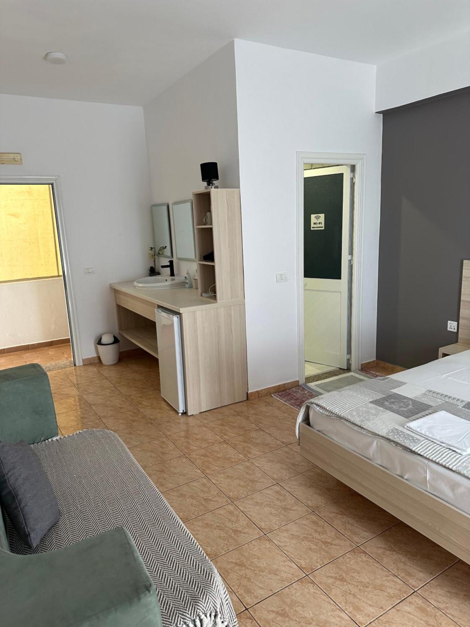 Salt Life Hotel Dhërmi Eksteriør billede