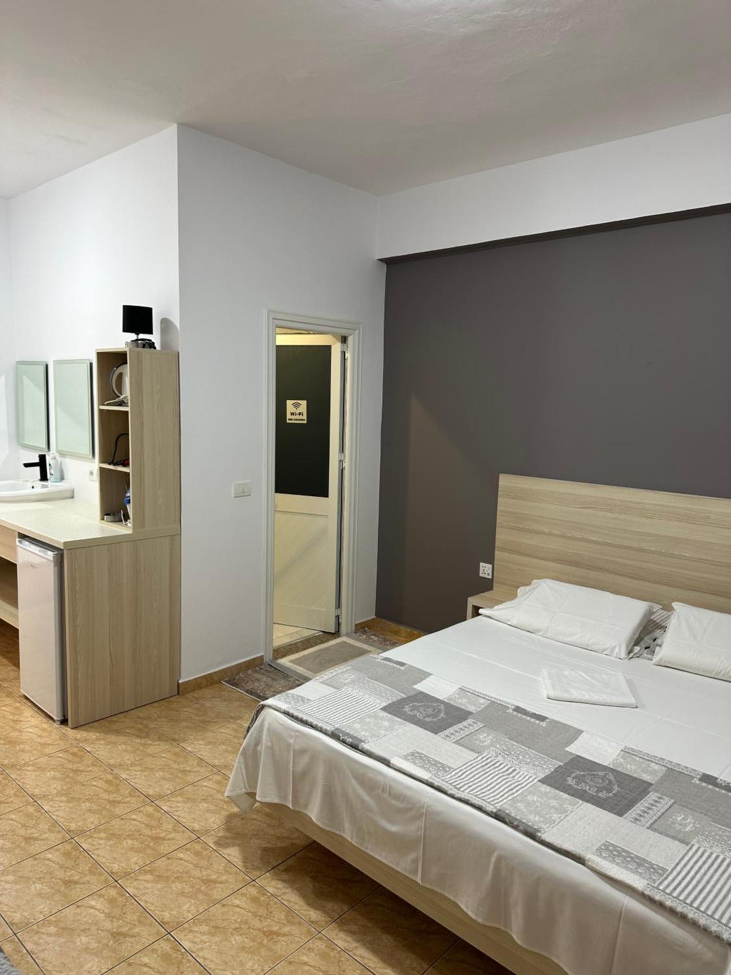 Salt Life Hotel Dhërmi Eksteriør billede
